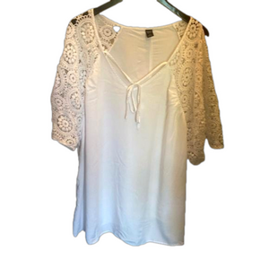 Ladies 4x Emory rose top with crochet sleeves
